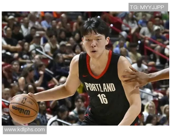 杨瀚森短暂出场仅2分钟展现实力迅速贡献4分令人期待更多表现